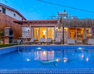 Kaş Bayındır'da Sakin Konumda, Özel Havuzlu, Taş Villa - 3