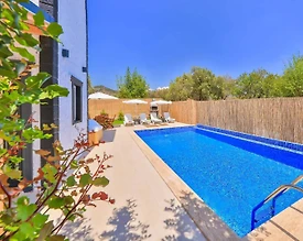 Kaş Bayındır'da Geniş Bahçeli, Özel Havuzlu, Kiralık Villa - 3