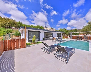 Kaş Bayındır'da Sakin Konumda, Özel Havuzlu, Jakuzili, Kiralık Villa - 1