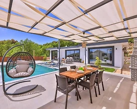  Kaş Bayındır'da Sakin Konumda, Özel Havuzlu, Jakuzili, Kiralık Villa - 3