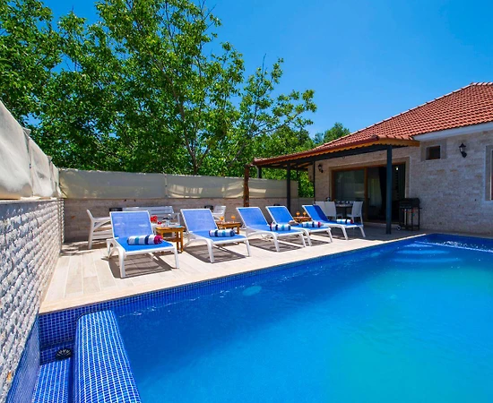 Kaş Bezirgan'da Minimal Tasarımlı, Özel Havuzlu, Tatil Villası - 1