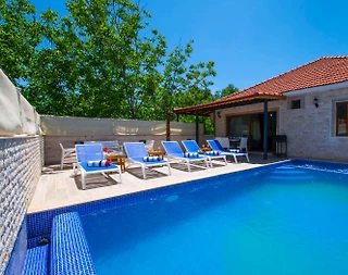 Kaş Bezirgan'da Minimal Tasarımlı, Özel Havuzlu, Tatil Villası - 1