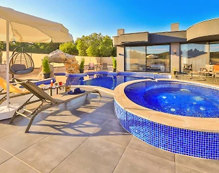 Kaş Belenli'de Doğa İçerisinde, Özel Havuzlu, Jakuzili Lüks Villa  - 1