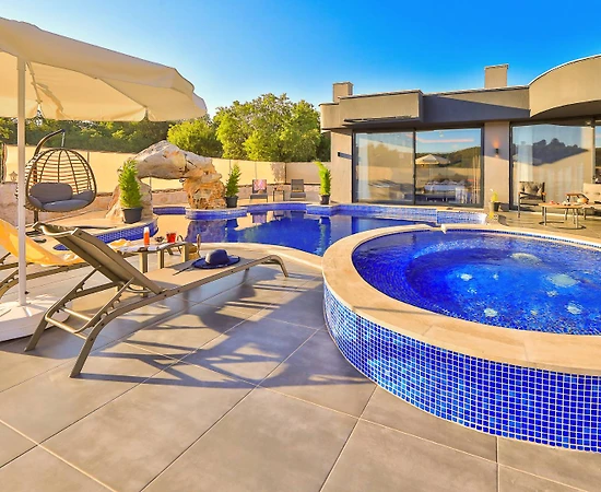 Kaş Belenli'de Doğa İçerisinde, Özel Havuzlu, Jakuzili Lüks Villa  - 1