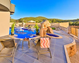 Kaş Belenli'de Doğa İçerisinde, Özel Havuzlu, Jakuzili Lüks Villa - 3