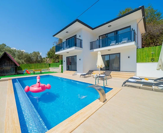 Kaş Belenli'de Geniş Alanlara Sahip, Özel Havuzlu, Modern Villa - 1