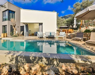 Kaş Belenli'de Kalabalık Ailelere Uygun, Özel Havuzlu, 5+1 Villa - 2