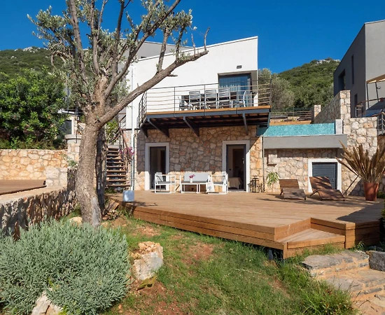 Kaş Belenli'de Sakin Konumda, Özel Havuzlu, Lüks Villa - 1