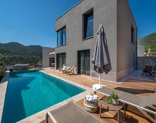 Kaş Belenli'de Tesis İçerisinde, Özel Havuzlu, Lüks Villa - 1