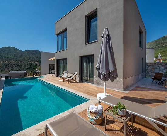 Kaş Belenli'de Tesis İçerisinde, Özel Havuzlu, Lüks Villa - 1