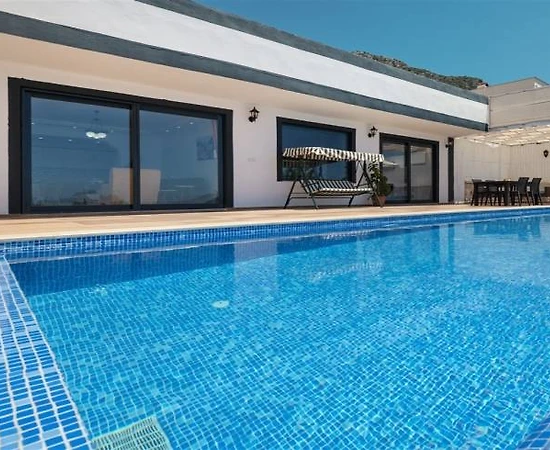 Kaş Bezirgan'da 4 Kişilik, Özel Havuzlu, Modern Tasarımlı Villa - 1
