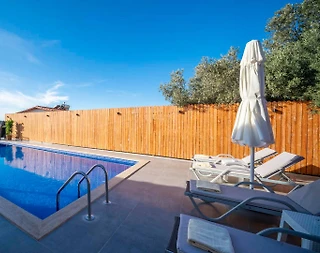 Kaş Bezirgan'da Çekirdek Ailelere Uygun, Özel Havuzlu, Kiralık Villa - 1