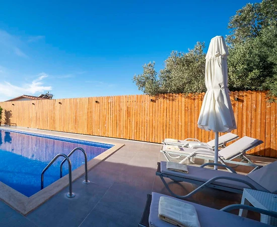 Kaş Bezirgan'da Çekirdek Ailelere Uygun, Özel Havuzlu, Kiralık Villa - 1