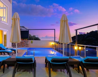 Kaş Bezirgan'da Deniz Manzaralı, Özel Havuzlu, 4+1 Villa - 2