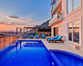 Kaş Bezirgan'da Deniz Manzaralı, Özel Havuzlu, 4+1 Villa - 5