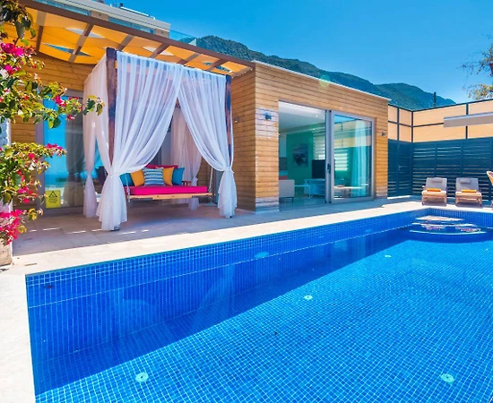 Kaş Bezirgan'da Deniz Manzaralı, Özel Havuzlu, Balayı Villası - 1