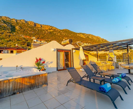Kaş Bezirgan'da Deniz Manzaralı, Özel Havuzlu, Jakuzili, Geniş Villa - 1