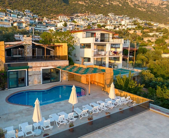Kaş Bezirgan'da Deniz Manzaralı, Özel Havuzlu, Jakuzili, Kiralık Villa - 1