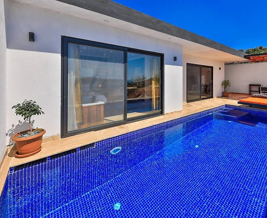 Kaş Bezirgan'da Deniz Manzaralı, Özel Havuzlu, Konforlu Kiralık Villa - 1