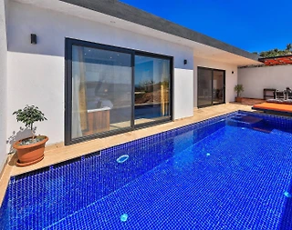 Kaş Bezirgan'da Deniz Manzaralı, Özel Havuzlu, Konforlu Kiralık Villa - 1
