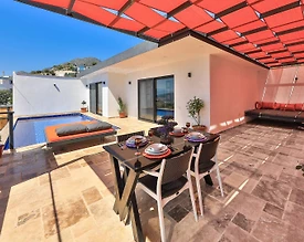 Kaş Bezirgan'da Deniz Manzaralı, Özel Havuzlu, Konforlu Kiralık Villa - 3