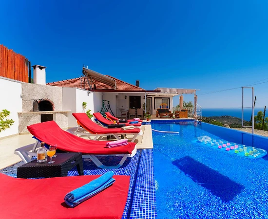 Kaş Bezirgan'da Deniz Manzaralı, Özel Havuzlu, Konforlu Villa - 1