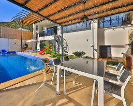 Kaş Bezirgan'da Deniz Manzaralı, Özel Havuzlu, Lüks Balayı Villası - 2