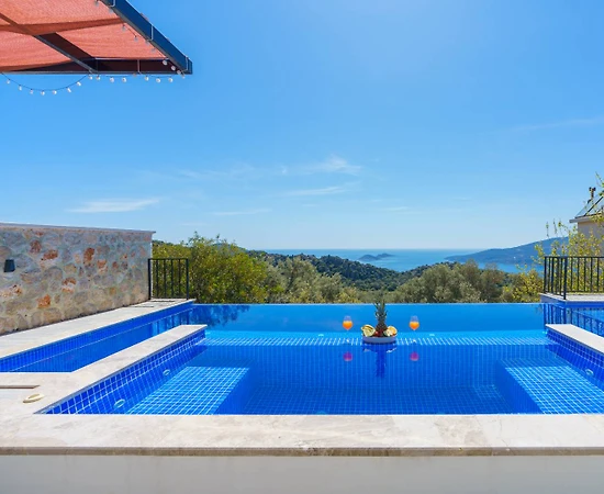 Kaş Bezirgan'da Deniz Manzaralı, Özel Havuzlu, Lüks Villa - 1