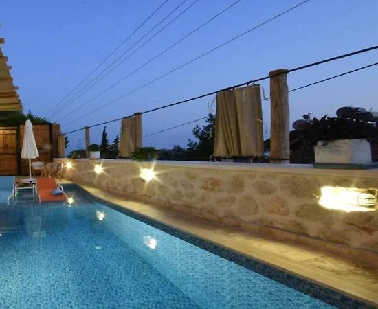 Kaş Bezirgan'da Doğa İçerisinde, Özel Havuzlu, Konforlu Villa - 1