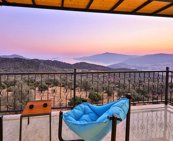 Kaş Bezirgan'da Doğa İçerisinde, Jakuzili, Modern Suit - 1