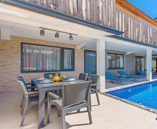 Kaş Bezirgan'da Doğa İle İç İçe, Isıtmalı Havuzlu, 4 Kişilik Villa - 1