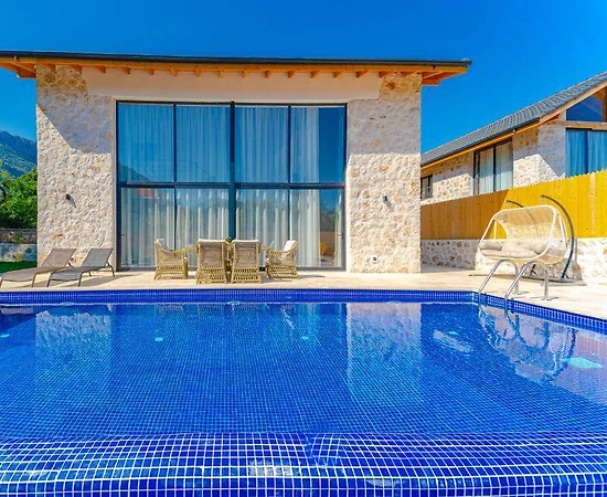 Kaş Bezirgan'da Doğa İle İç İçe, Özel Havuzlu, Bahçeli Villa - 1