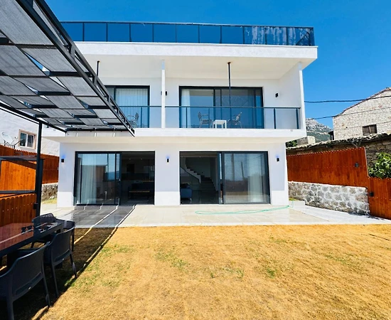 Kaş Bezirgan'da Çekirdek Ailelere Uygun, Özel Havuzlu, Kiralık Suit - 1