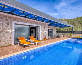 Kaş Bezirgan'da Doğa Manzaralı, Isıtmalı Havuzlu, Balayı Villası - 1