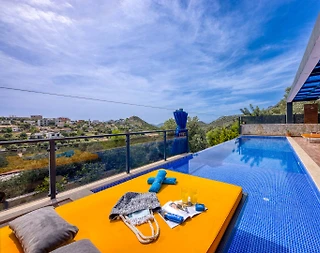 Kaş Bezirgan'da Doğa Manzaralı, Isıtmalı Havuzlu, Balayı Villası - 3