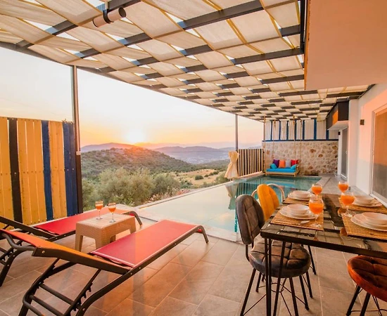 Kaş Bezirgan'da Doğa Manzaralı, Özel Havuzlu, Balayı Villası - 1