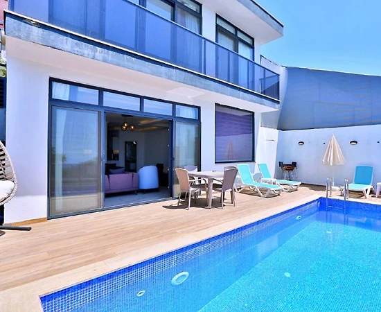Kaş Bezirgan'da Doğa Manzaralı, Özel Havuzlu, Jakuzili Villa - 1