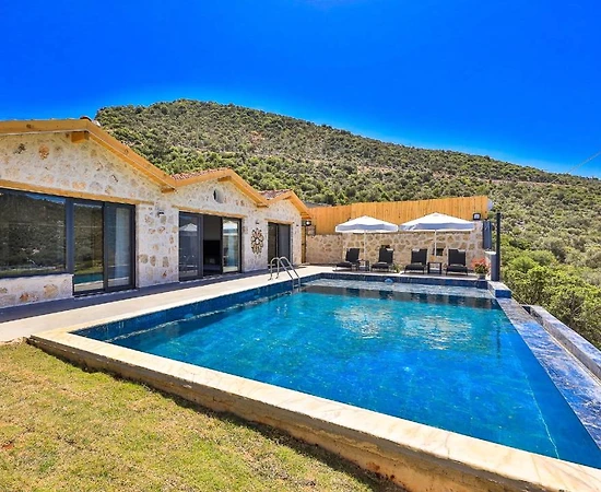 Kaş Bezirgan'da Doğa Manzaralı, Özel Havuzlu, Taş Villa - 1