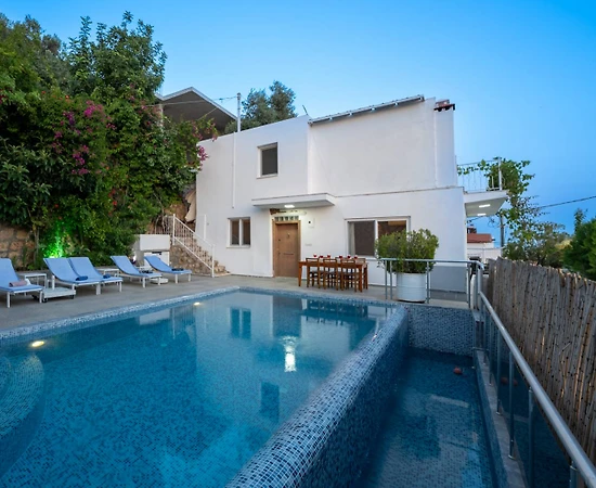 Kaş Bezirgan'da Doğa ve Deniz Manzaralı, Özel Havuzlu, Kiralık Villa - 1