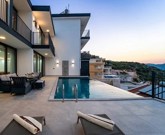 Kaş Bezirgan'da Doğayla Baş Başa, Özel Havuzlu, 3+1 Villa - 1