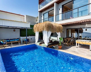 Kaş Bezirgan'da Enfes Manzaralı, Özel Havuzlu, Jakuzili, Modern Villa - 1