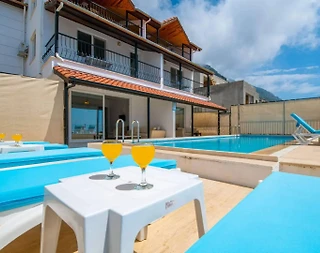 Kaş Bezirgan'da Geniş Ailelere Uygun, Özel Havuzlu, Kiralık Villa - 1