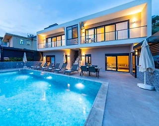 Kaş Bezirgan'da Geniş Ailelere Uygun, Özel Havuzlu, Lüks Villa - 1