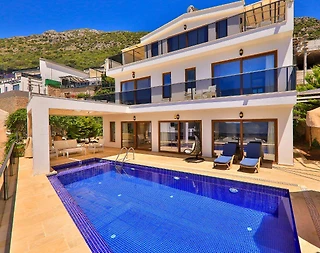 Kaş Bezirgan'da Geniş Ailelere Uygun, Özel Havuzlu, Manzaralı Villa - 1