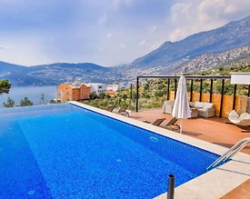 Kaş Kalkan'da Geniş Ailelere Uygun, Özel Havuzlu, Merkezi Villa - 2
