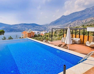 Kaş Kalkan'da Geniş Ailelere Uygun, Özel Havuzlu, Merkezi Villa - 1