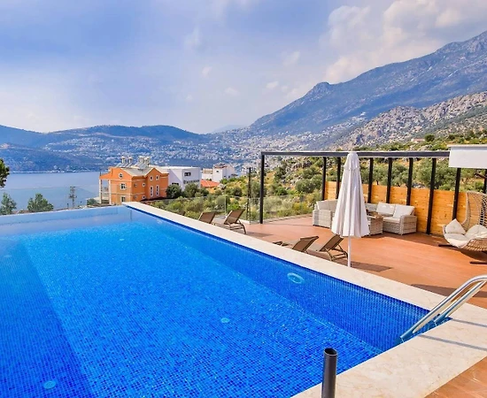 Kaş Kalkan'da Geniş Ailelere Uygun, Özel Havuzlu, Merkezi Villa - 1