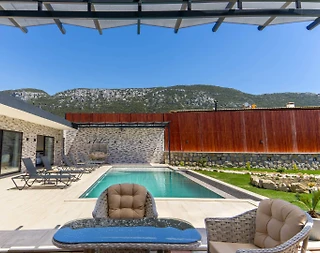 Kaş Bezirgan'da Geniş Alanlara Sahip, Özel Havuzlu, Konforlu Villa - 1