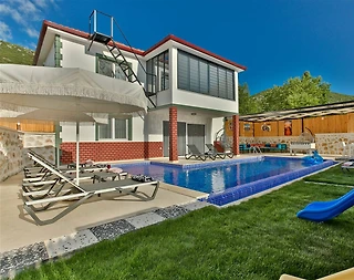 Kaş Bezirgan'da Geniş Bahçeli, Özel Havuzlu, Çocuk Oyun Alanlı Villa - 1
