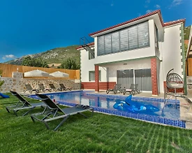 Kaş Bezirgan'da Geniş Bahçeli, Özel Havuzlu, Çocuk Oyun Alanlı Villa - 2